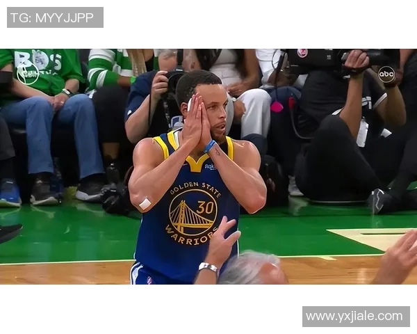 库里经典庆祝动作再现球场，球迷热泪盈眶